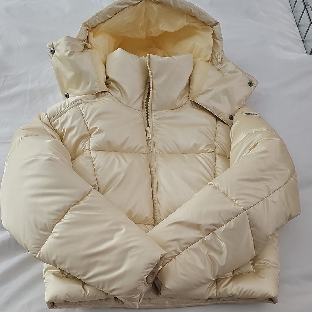 ALO Yoga Light Yellow Puffer Jacket XS
